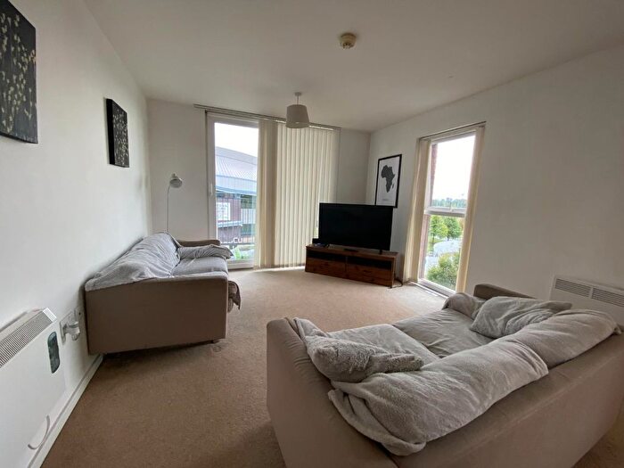 2 Bedroom Flat To Rent In Stillwater Drive, Manchester, M11