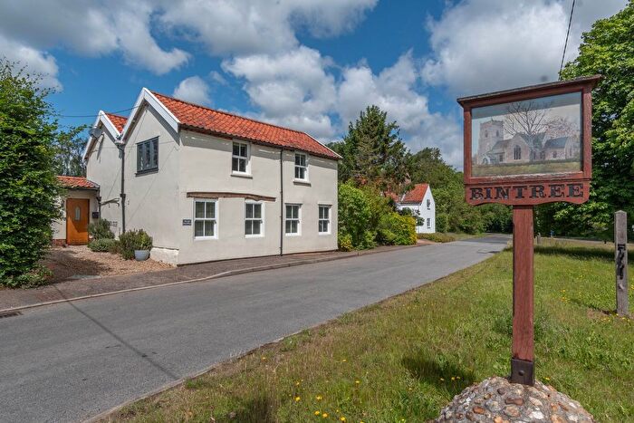 4 Bedroom Detached House For Sale In The Street, Bintree, NR20