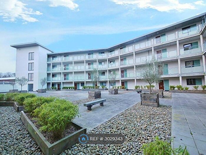 2 Bedroom Flat To Rent In Rollason Way, Brentwood, CM14