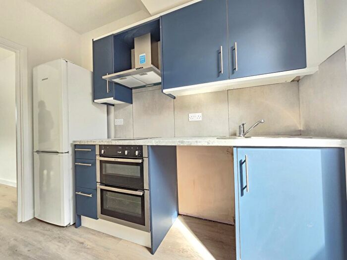 House To Rent In Broadmead, London, SE6