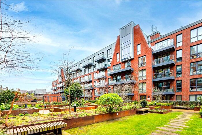 1 Bedroom Flat For Sale In Gaumont Place, London, SW2