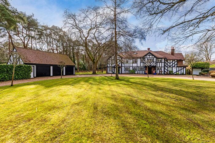 5 Bedroom Detached House For Sale In Crooksbury Road, Farnham, GU10