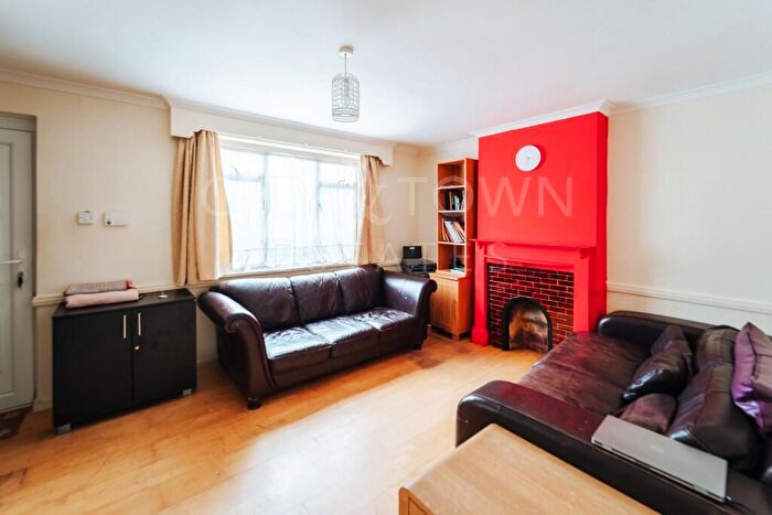 2 Bedroom Semi-Detached House For Sale In Hillside, Slough, Berkshire, SL1