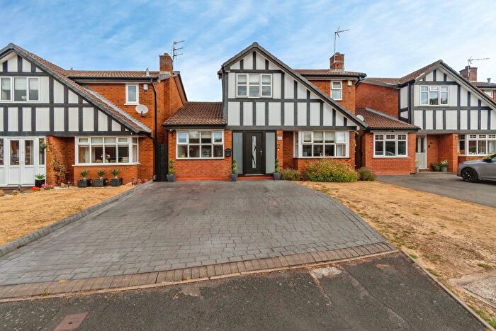 3 Bedroom Detached House For Sale In Ferndown Close, Walsall, West Midlands, WS3