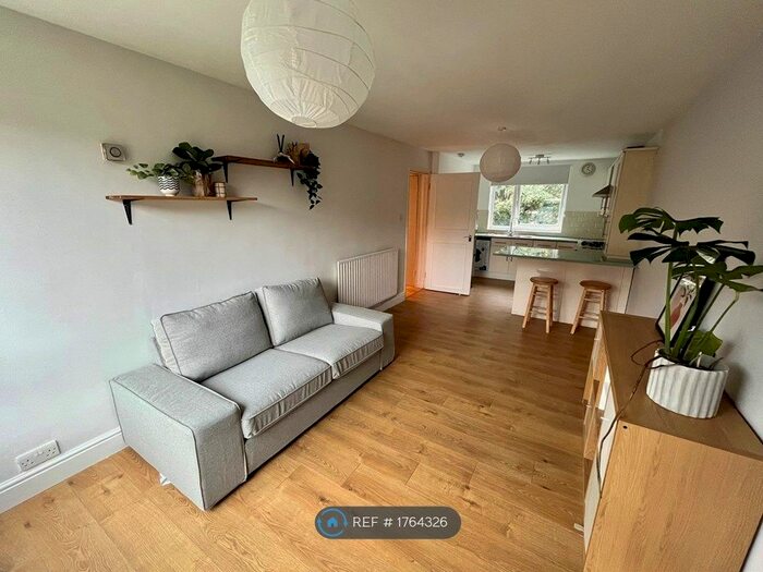 1 Bedroom Flat To Rent In Oldridge Road, London, SW12