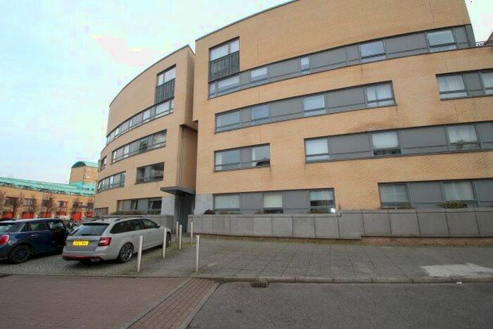 2 Bedroom Flat To Rent In Queen Elizabeth Gardens, Glasgow, G5
