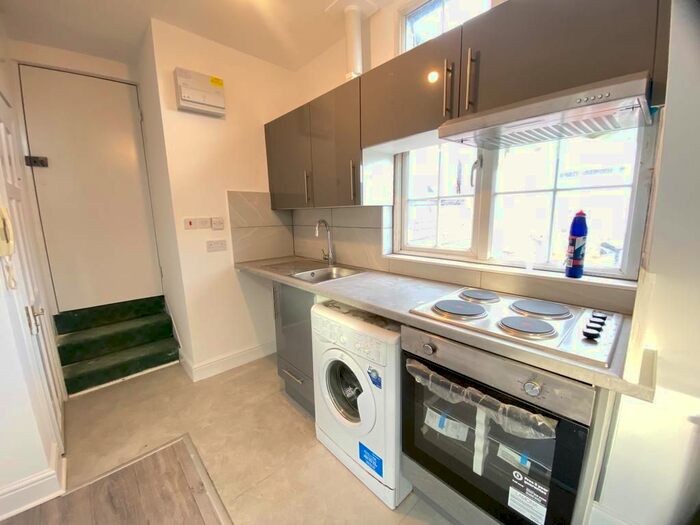 1 Bedroom Flat To Rent In Heathfield Park, London, NW2