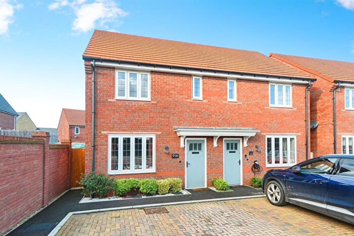 2 Bedroom Semi-Detached House For Sale In Stepp Lane, Faringdon, SN7