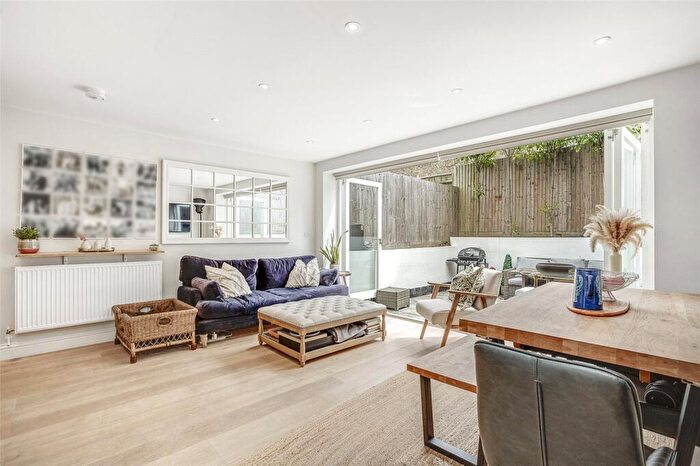 3 Bedroom Apartment For Sale In Salcott Road, SW11