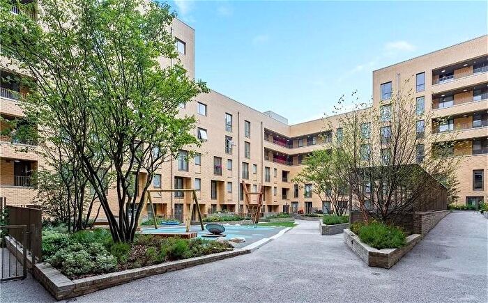 2 Bedroom Apartment To Rent In Monarch Square London, SW11