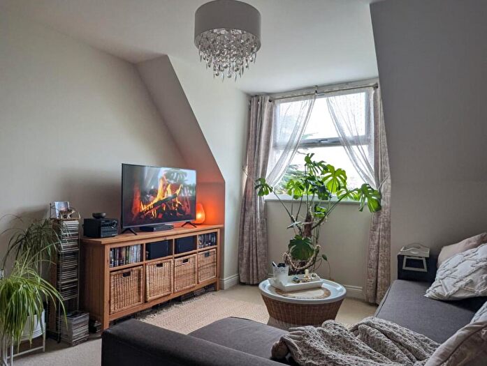 1 Bedroom Flat For Sale In Tanners Close, Crayford, DA1
