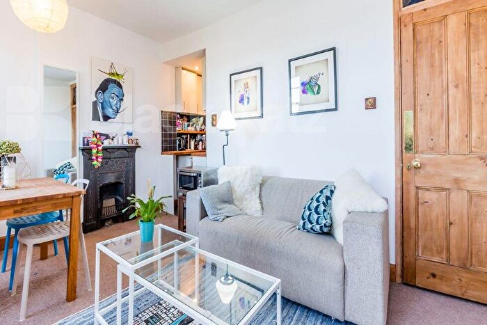 1 Bedroom Flat To Rent In Gibson Square, Angel, N1