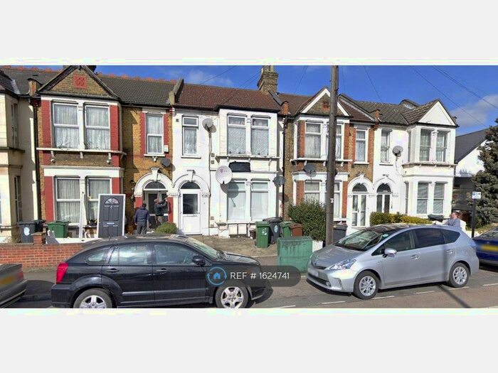 2 Bedroom Flat To Rent In Grove Green Road, London, E11