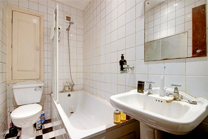 1 Bedroom Apartment For Sale In Coniston Road, London, N10