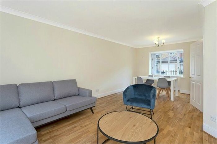 3 Bedroom Detached House To Rent In Cottesloe Mews, Waterloo, London, SE1