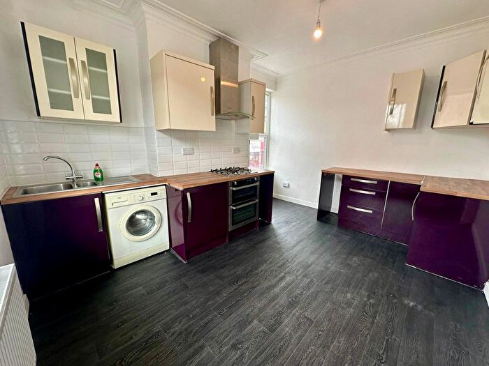 4 Bedroom End Of Terrace House To Rent In Hardy Terrace, Leeds, LS11