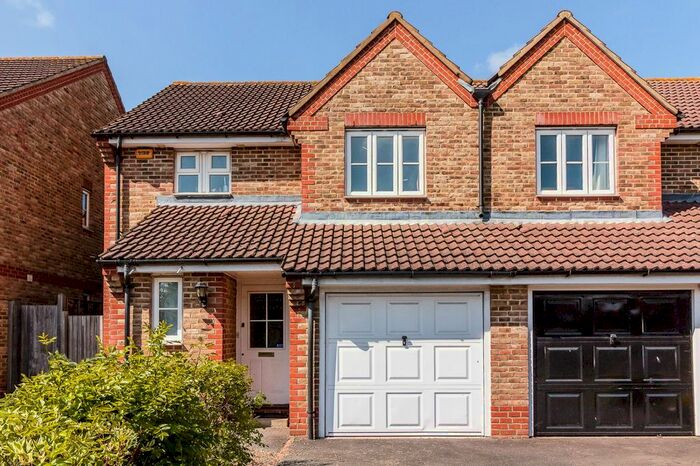3 Bedroom Terraced House To Rent In Tithe Close, Walton-On-Thames, KT12