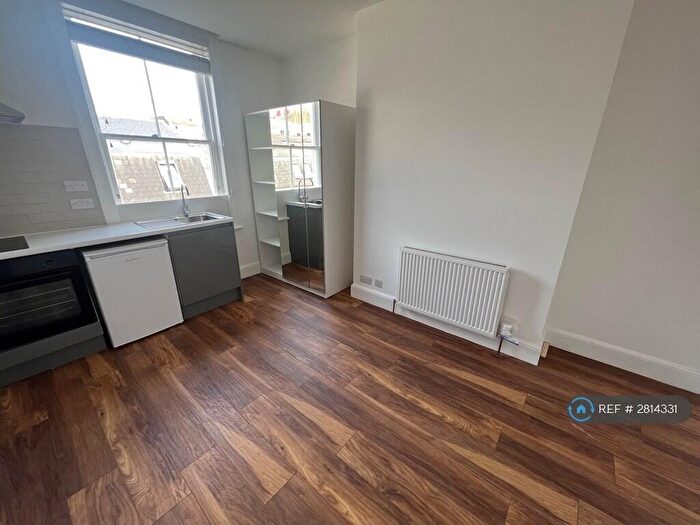 Studio To Rent In Lansdowne Place, Hove, BN3