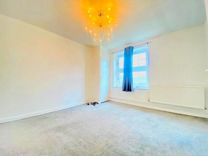 2 Bedroom Flat To Rent In Norden House, Bethnal Green, E2