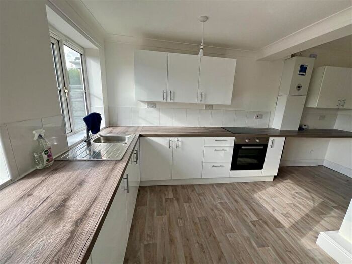 3 Bedroom End Of Terrace House For Sale In Somerset Road, Swindon, SN2