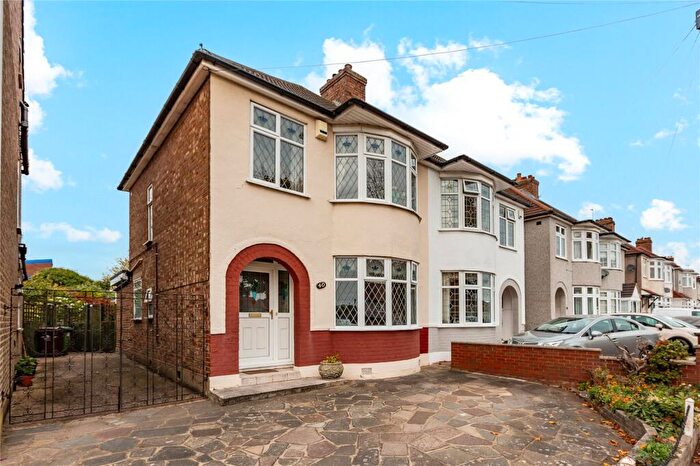 3 Bedroom Semi-Detached House For Sale In Lincoln Avenue, Romford, RM7
