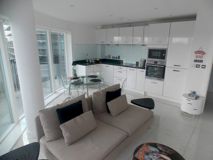 2 Bedroom Flat To Rent In Atkins Square, Dalston Lane, London, E8
