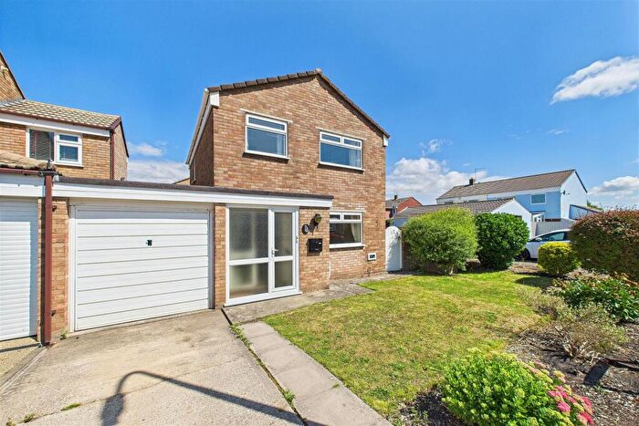 3 Bedroom Link Detached House For Sale In Spacious Corner Plot Home In Central Clevedon, BS21
