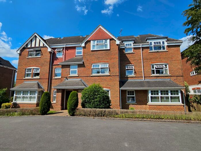 2 Bedroom Flat To Rent In Blenheim Place, Camberley, GU15