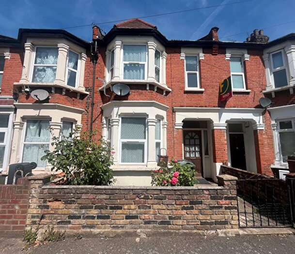 3 Bedroom Terraced House For Sale In Knotts Green Road, Leyton, London, E10