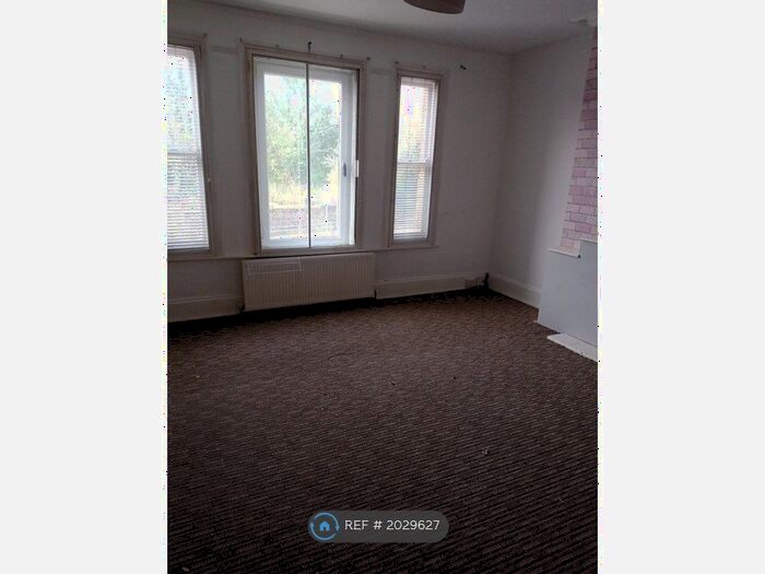 2 Bedroom Maisonette To Rent In Dover Road, Folkestone, CT20