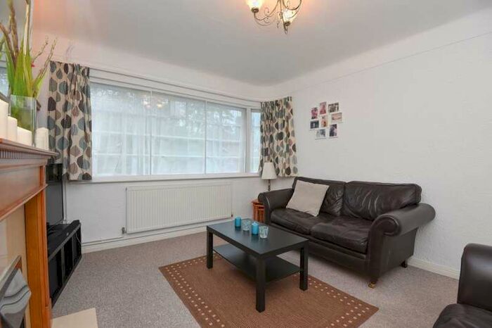 2 Bedroom Apartment To Rent In Glenhill Close, Finchley, N3