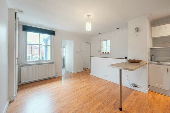 1 Bedroom Maisonette To Rent In Union Street, High Barnet, Barnet, EN5