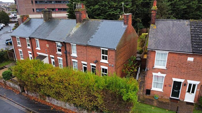 2 Bedroom End Of Terrace House To Rent In Bergholt Road, Colchester, CO4