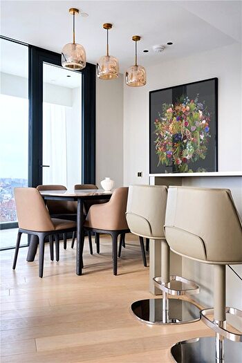 3 Bedroom Flat To Rent In Nine Elms Lane, Nine Elms, SW8