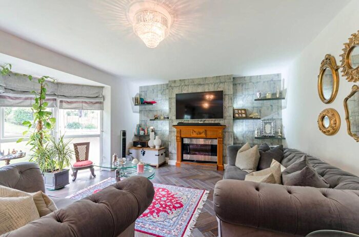 2 Bedroom Flat To Rent In Queens Road, Kingston, Kingston Upon Thames, KT2