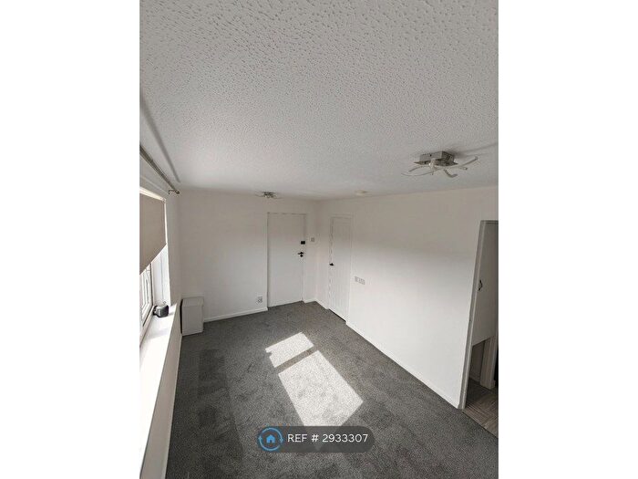 Studio To Rent In Birchgrove, Swansea, SA7
