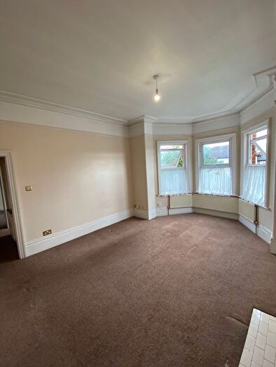 2 Bedroom Flat To Rent In Broomhill Road, Ilford, IG3
