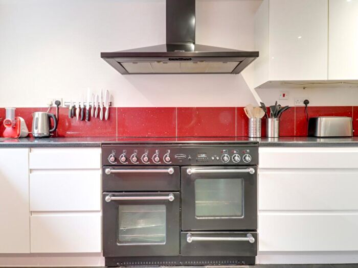 3 Bedroom End Of Terrace House For Sale In Mayfield Road, Southam, Warwickshire, CV47