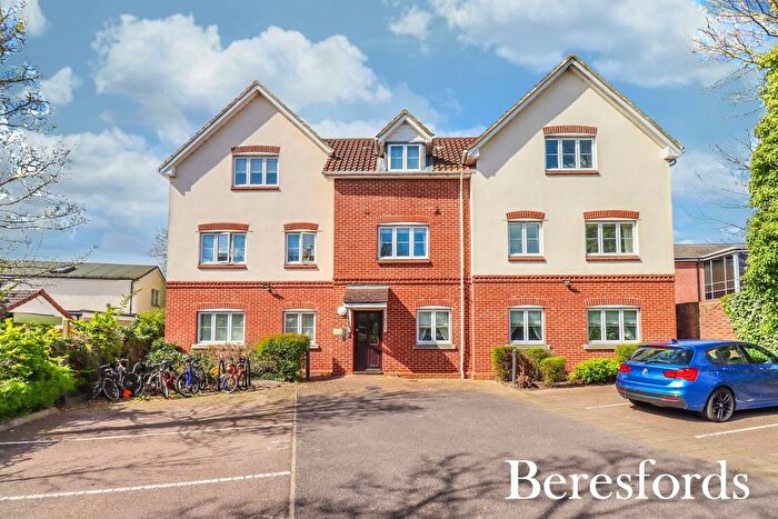 2 Bedroom Flat For Sale In St. Lawrence Road, Upminster, RM14