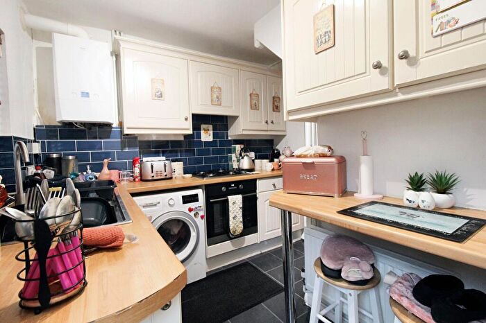 3 Bedroom Terraced House For Sale In Highfield Road, Salisbury, SP2