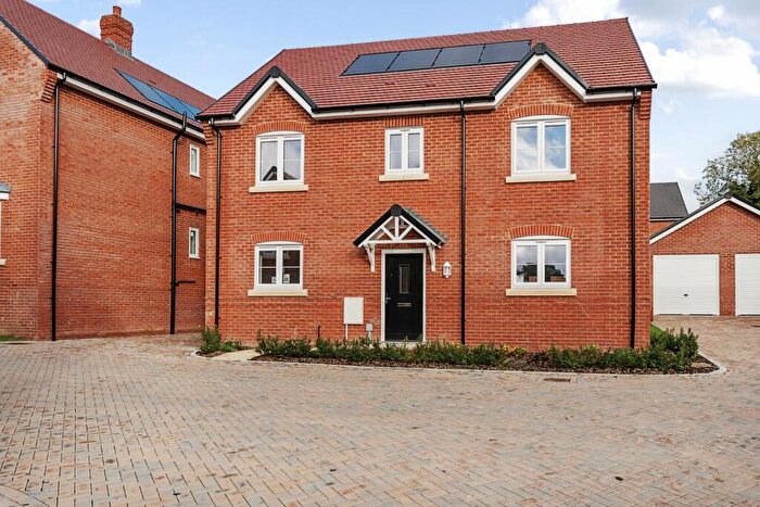 4 Bedroom Detached House For Sale In Cowslip Meadow, Selborne Road, Alton, Hampshire, GU34