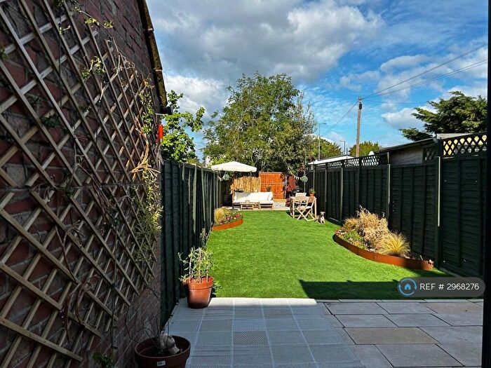 2 Bedroom Terraced House To Rent In Maidenhead Road, Windsor, SL4