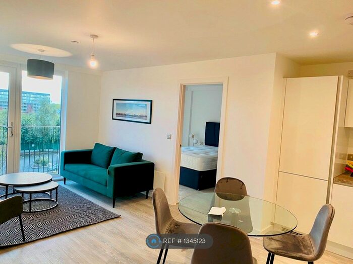 2 Bedroom Flat To Rent In Middlewood Plaza, Salford, M5