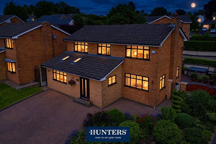 3 Bedroom Detached House For Sale In Oakcroft, Stalybridge, SK15