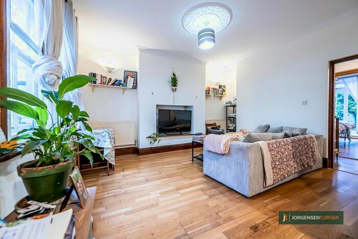 2 Bedroom Flat To Rent In Cambridge Avenue, London, NW6