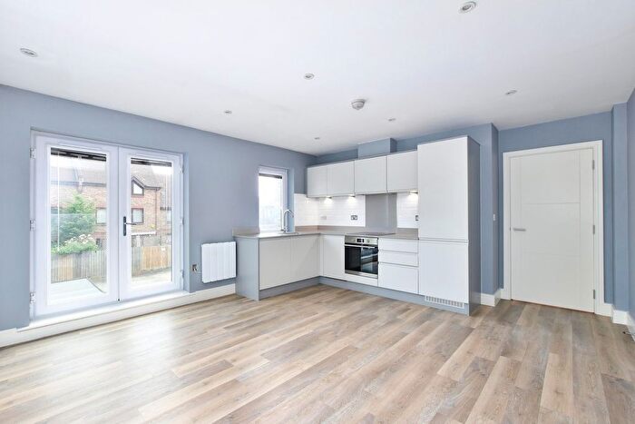 1 Bedroom Flat To Rent In The Broadway, Farnham Common, Farnham Common, SL2