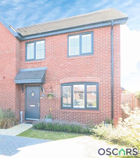 3 Bedroom Semi-Detached House For Sale In Walmsley Dene, Brough, HU15
