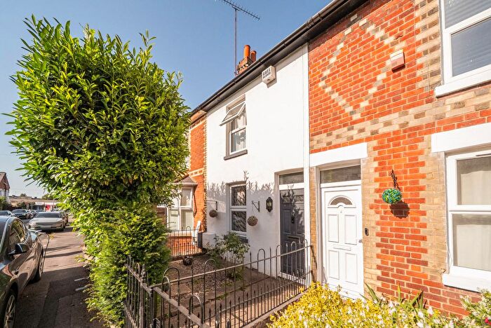 3 Bedroom Terraced House For Sale In Cardigan Road, Reading, Berkshire, RG1