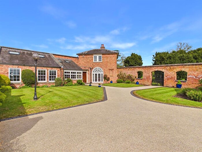 4 Bedroom Character Property For Sale In Clopton, Stratford-Upon-Avon, CV37