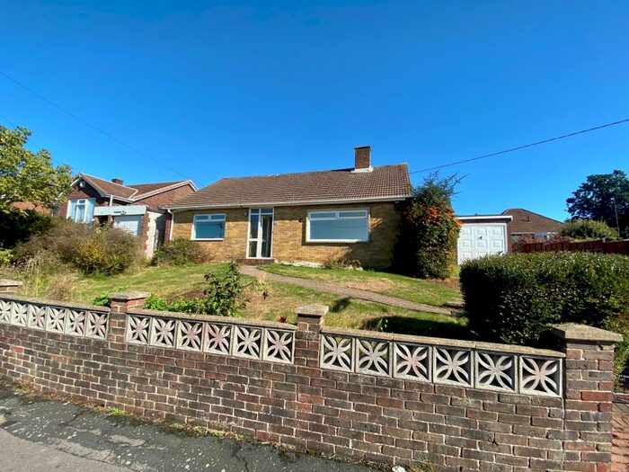 3 Bedroom Bungalow To Rent In Solent Avenue, Southampton, SO19